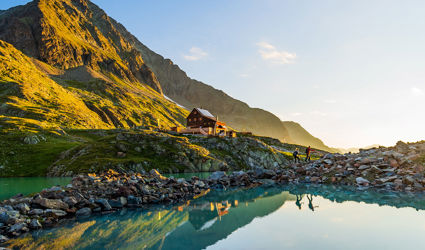 Wandelen naar berghutten in de Oostenrijkse Alpen